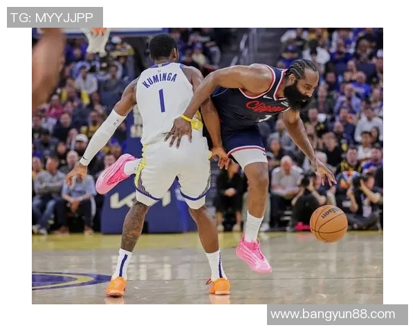 雷霆与火箭季后赛第五场激战回顾精彩瞬间与关键时刻分析 雷霆与火箭季后赛第五场激战回顾精彩瞬间与关键时刻分析