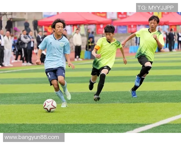 龙湾区校园足球比赛精彩直播全程回顾与精彩瞬间分享