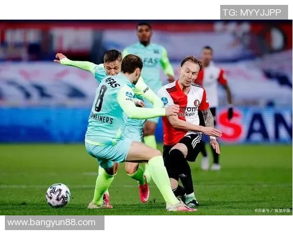 赫拉克勒与乌德勒支的激烈对决揭示足球战术与团队精神的较量 赫拉克勒与乌德勒支的激烈对决揭示足球战术与团队精神的较量